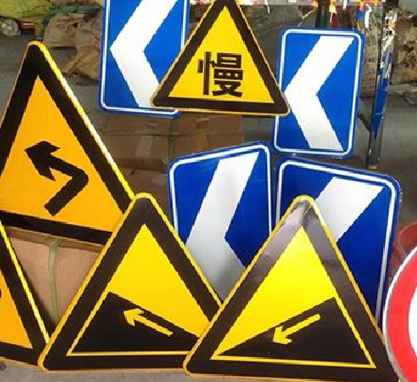 长丰标识标牌中颜色的确定是很重要的。